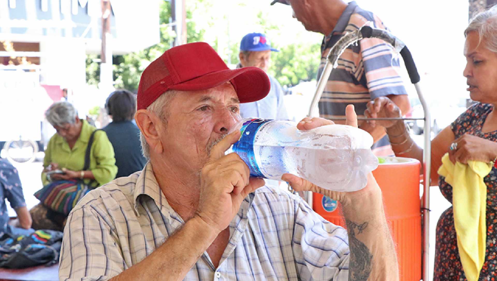 LLAMA SALUD ESTATAL A REFORZAR MEDIDAS PARA PREVENIR DESHIDRATACIÓN Y GOLPE DE CALOR