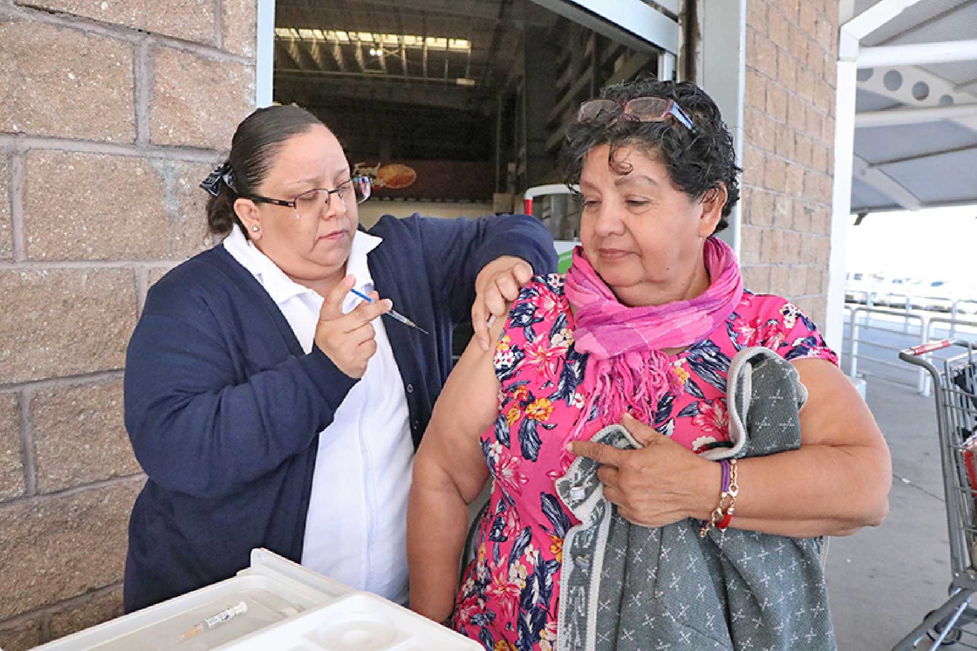 DESARROLLA SALUD ESTATAL JORNADAS DE VACUNACIÓN CONTRA INFLUENZA EN INMEDIACIONES DE SUPERMERCADOS