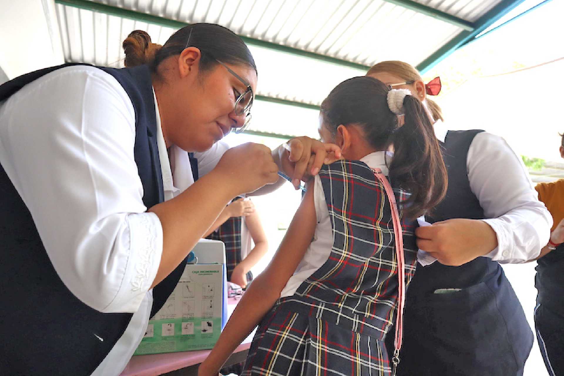 INICIÓ LA CAMPAÑA DE VACUNACIÓN CONTRA EL VIRUS DEL PAPILOMA HUMANO EN NIÑAS DE 11 A 13 AÑOS