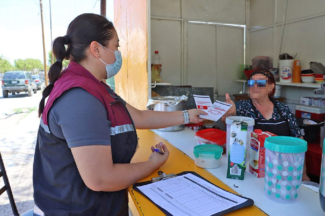SUSPENDE SALUD ESTATAL VENTA DE ALIMENTOS EN VÍA PÚBLICA EN ZONAS CON DERRAMES DE DRENAJE