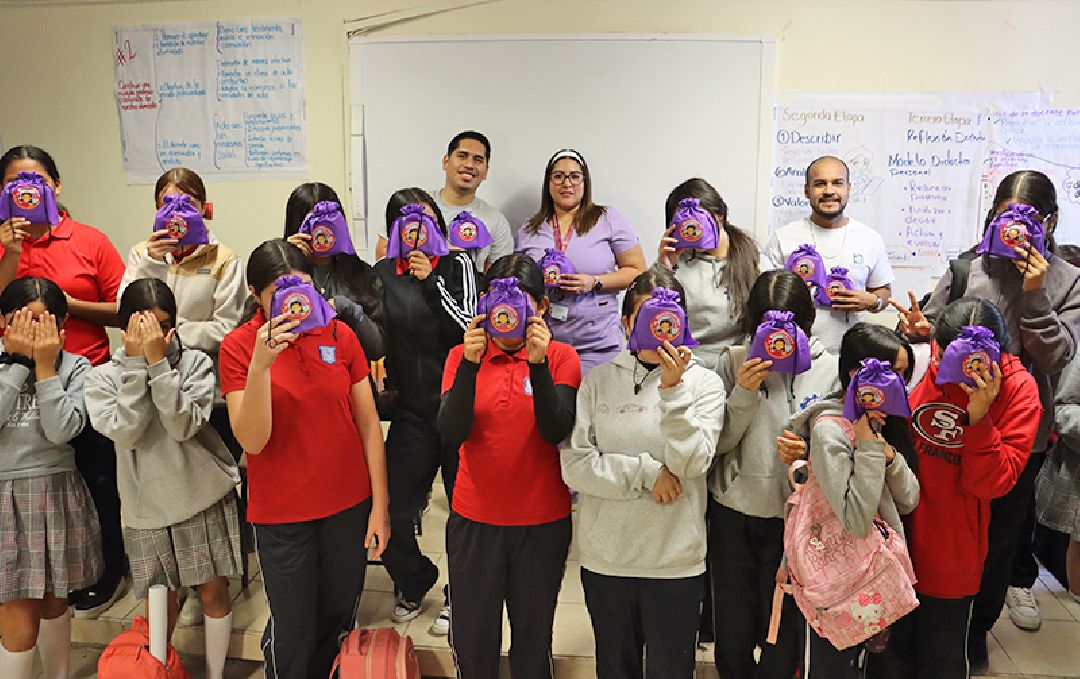 ENTREGA SALUD ESTATAL PAQUETES DE HIGIENE MENSTRUAL A ADOLESCENTES