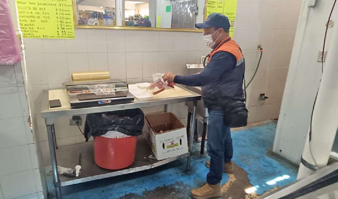 VERIFICA COEPRIS QUE PUESTOS FIJOS Y SEMIFIJOS DE COMIDA LABOREN EN CONDICIONES ADECUADAS